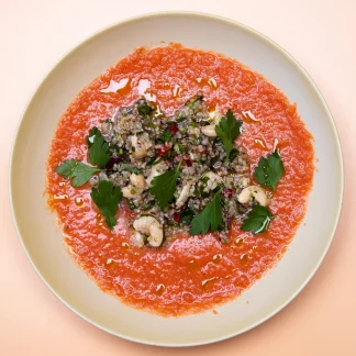 Gaspacho de Cardamomo com Salada de Quinoa e Chimichurri